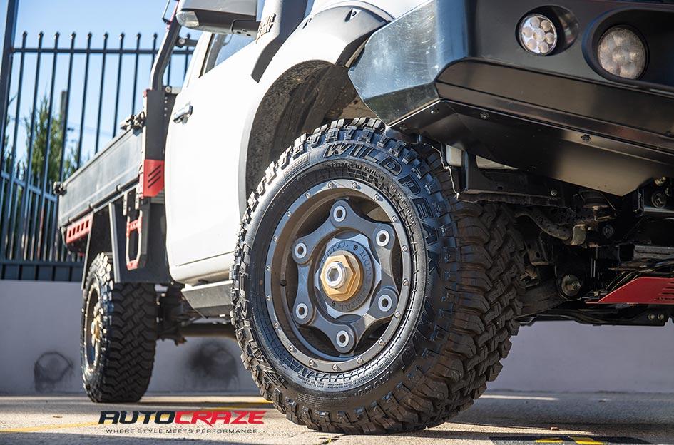 ISUZU DMAX MO977 GUN METAL